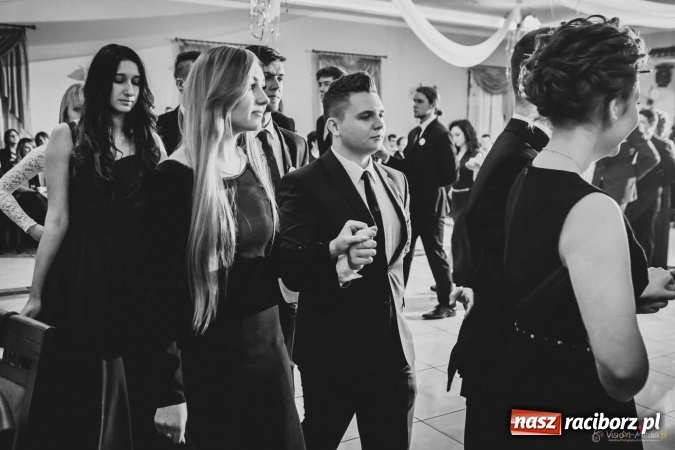 Zdjęcie w galerii na portalu naszraciborz.pl: Pierwsza studniówka Mechanika - trzy klasy bawiły się w Pogrzebieniu FOTO I WIDEO wiadomości z regionu