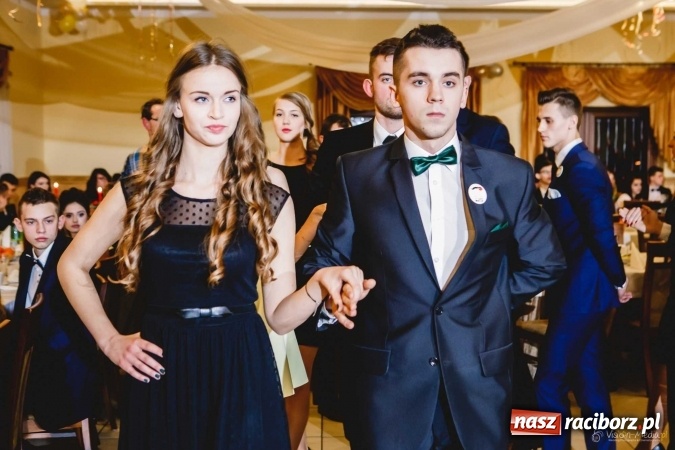 Zdjęcie w galerii na portalu naszraciborz.pl: Pierwsza studniówka Mechanika - trzy klasy bawiły się w Pogrzebieniu FOTO I WIDEO wiadomości z regionu