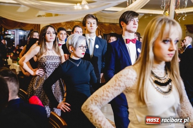 Zdjęcie w galerii na portalu naszraciborz.pl: Pierwsza studniówka Mechanika - trzy klasy bawiły się w Pogrzebieniu FOTO I WIDEO wiadomości z regionu