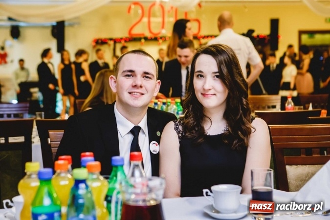 Zdjęcie w galerii na portalu naszraciborz.pl: Pierwsza studniówka Mechanika - trzy klasy bawiły się w Pogrzebieniu FOTO I WIDEO wiadomości z regionu