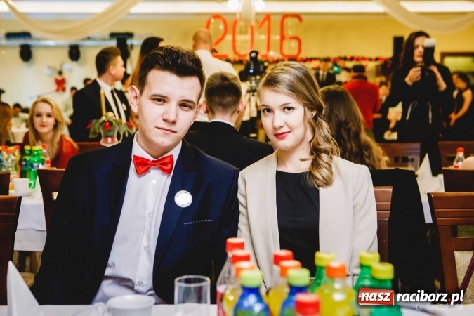 Zdjęcie w galerii na portalu naszraciborz.pl: Pierwsza studniówka Mechanika - trzy klasy bawiły się w Pogrzebieniu FOTO I WIDEO wiadomości z regionu