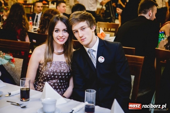 Zdjęcie w galerii na portalu naszraciborz.pl: Pierwsza studniówka Mechanika - trzy klasy bawiły się w Pogrzebieniu FOTO I WIDEO wiadomości z regionu