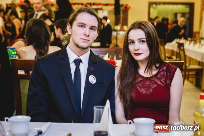 Zdjęcie w galerii na portalu naszraciborz.pl: Pierwsza studniówka Mechanika - trzy klasy bawiły się w Pogrzebieniu FOTO I WIDEO wiadomości z regionu