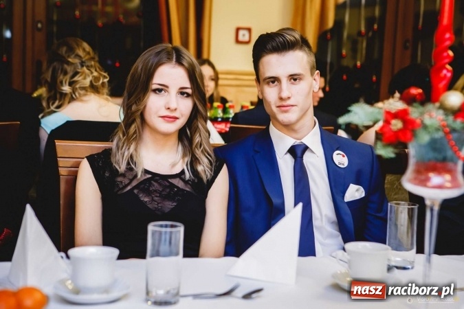 Zdjęcie w galerii na portalu naszraciborz.pl: Pierwsza studniówka Mechanika - trzy klasy bawiły się w Pogrzebieniu FOTO I WIDEO wiadomości z regionu