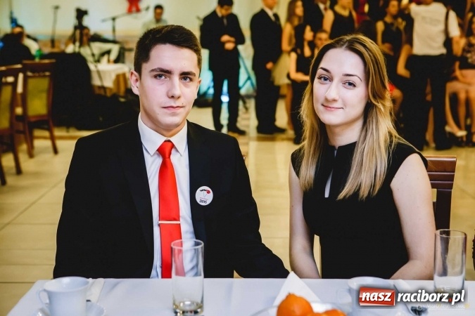 Zdjęcie w galerii na portalu naszraciborz.pl: Pierwsza studniówka Mechanika - trzy klasy bawiły się w Pogrzebieniu FOTO I WIDEO wiadomości z regionu