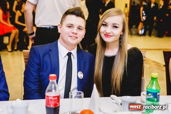 Zdjęcie w galerii na portalu naszraciborz.pl: Pierwsza studniówka Mechanika - trzy klasy bawiły się w Pogrzebieniu FOTO I WIDEO wiadomości z regionu