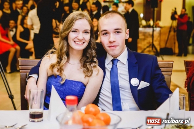 Zdjęcie w galerii na portalu naszraciborz.pl: Pierwsza studniówka Mechanika - trzy klasy bawiły się w Pogrzebieniu FOTO I WIDEO wiadomości z regionu