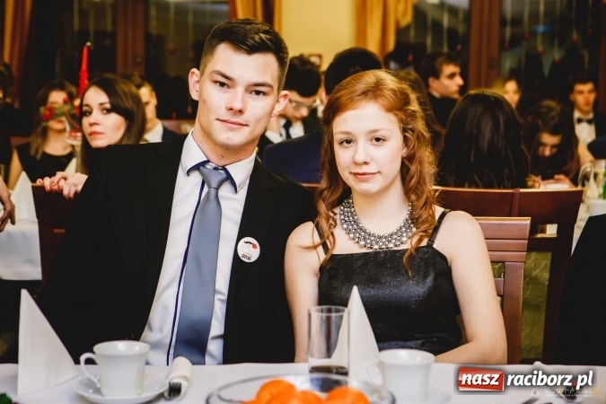 Zdjęcie w galerii na portalu naszraciborz.pl: Pierwsza studniówka Mechanika - trzy klasy bawiły się w Pogrzebieniu FOTO I WIDEO wiadomości z regionu