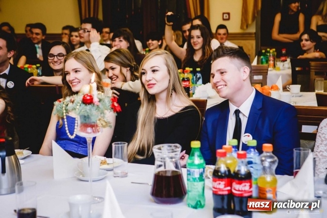 Zdjęcie w galerii na portalu naszraciborz.pl: Pierwsza studniówka Mechanika - trzy klasy bawiły się w Pogrzebieniu FOTO I WIDEO wiadomości z regionu