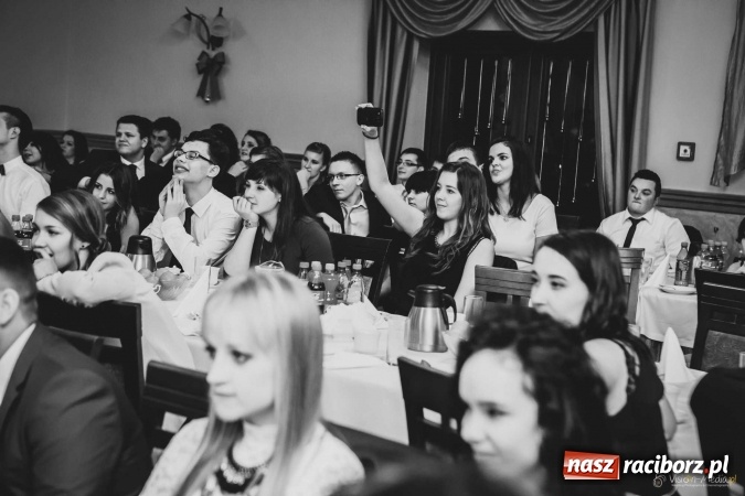 Zdjęcie w galerii na portalu naszraciborz.pl: Pierwsza studniówka Mechanika - trzy klasy bawiły się w Pogrzebieniu FOTO I WIDEO wiadomości z regionu