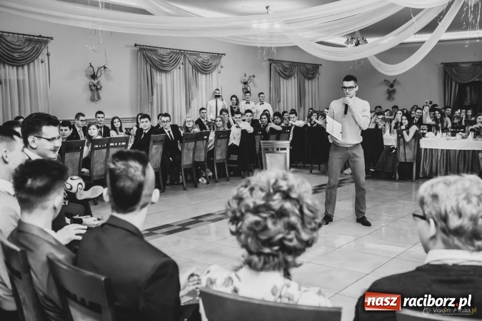 Zdjęcie w galerii na portalu naszraciborz.pl: Pierwsza studniówka Mechanika - trzy klasy bawiły się w Pogrzebieniu FOTO I WIDEO wiadomości z regionu