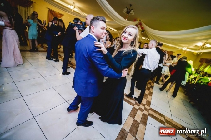 Zdjęcie w galerii na portalu naszraciborz.pl: Pierwsza studniówka Mechanika - trzy klasy bawiły się w Pogrzebieniu FOTO I WIDEO wiadomości z regionu