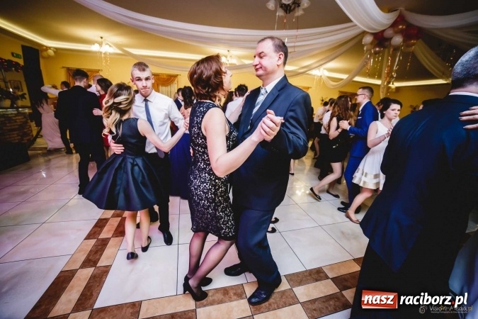 Zdjęcie w galerii na portalu naszraciborz.pl: Pierwsza studniówka Mechanika - trzy klasy bawiły się w Pogrzebieniu FOTO I WIDEO wiadomości z regionu