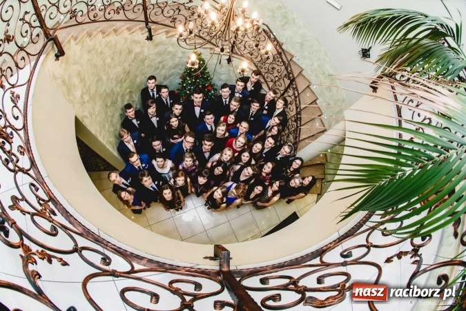 Zdjęcie w galerii na portalu naszraciborz.pl: Pierwsza studniówka Mechanika - trzy klasy bawiły się w Pogrzebieniu FOTO I WIDEO wiadomości z regionu