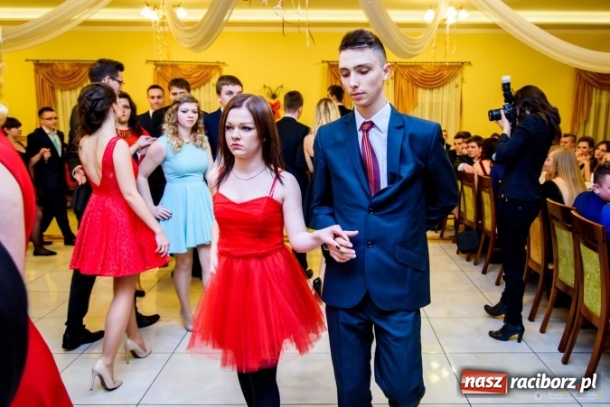 Zdjęcie w galerii na portalu naszraciborz.pl: Pierwsza studniówka Mechanika - trzy klasy bawiły się w Pogrzebieniu FOTO I WIDEO wiadomości z regionu