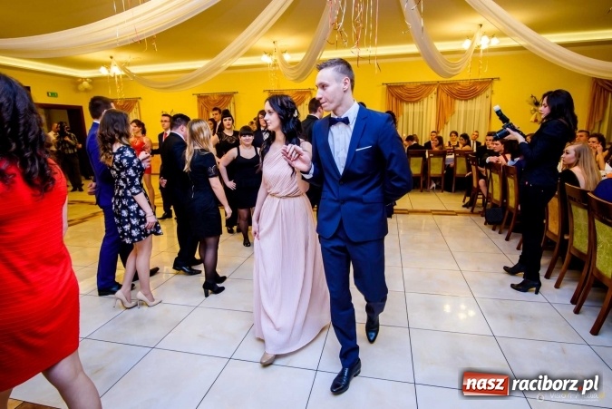 Zdjęcie w galerii na portalu naszraciborz.pl: Pierwsza studniówka Mechanika - trzy klasy bawiły się w Pogrzebieniu FOTO I WIDEO wiadomości z regionu