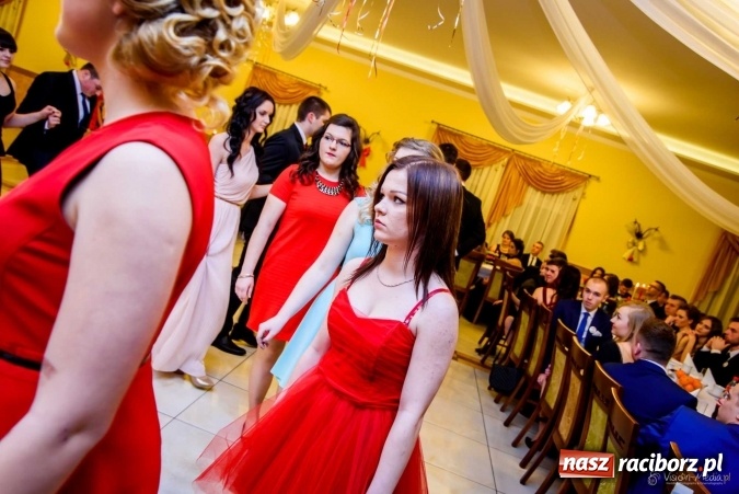 Zdjęcie w galerii na portalu naszraciborz.pl: Pierwsza studniówka Mechanika - trzy klasy bawiły się w Pogrzebieniu FOTO I WIDEO wiadomości z regionu