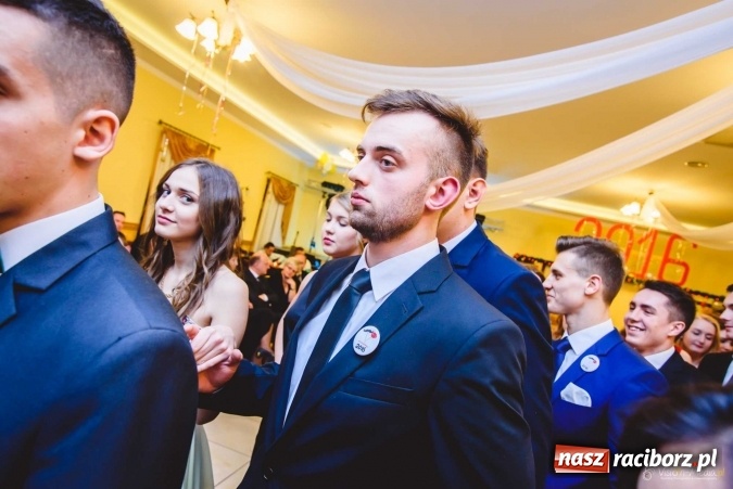 Zdjęcie w galerii na portalu naszraciborz.pl: Pierwsza studniówka Mechanika - trzy klasy bawiły się w Pogrzebieniu FOTO I WIDEO wiadomości z regionu