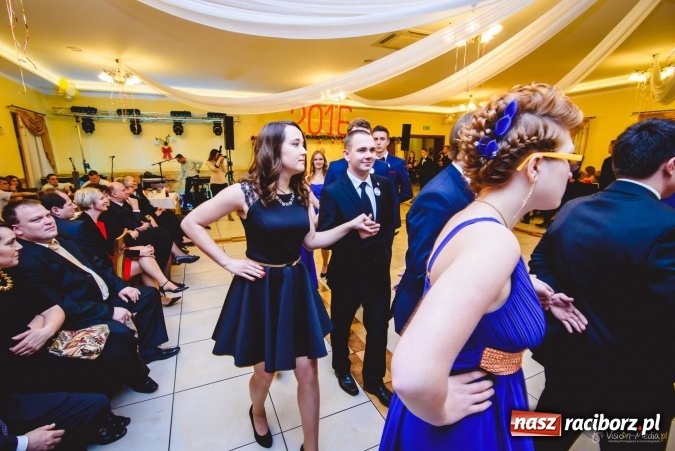 Zdjęcie w galerii na portalu naszraciborz.pl: Pierwsza studniówka Mechanika - trzy klasy bawiły się w Pogrzebieniu FOTO I WIDEO wiadomości z regionu