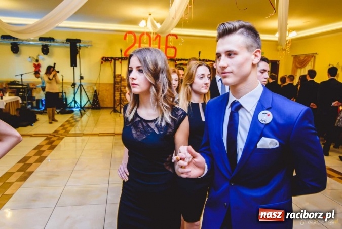 Zdjęcie w galerii na portalu naszraciborz.pl: Pierwsza studniówka Mechanika - trzy klasy bawiły się w Pogrzebieniu FOTO I WIDEO wiadomości z regionu