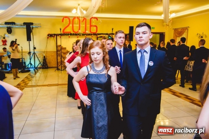 Zdjęcie w galerii na portalu naszraciborz.pl: Pierwsza studniówka Mechanika - trzy klasy bawiły się w Pogrzebieniu FOTO I WIDEO wiadomości z regionu