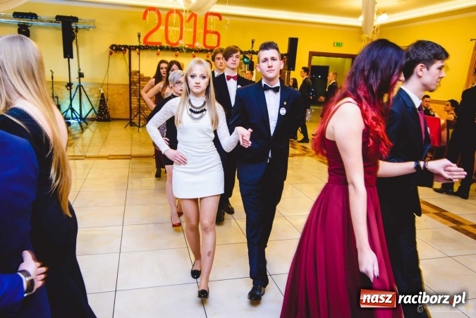 Zdjęcie w galerii na portalu naszraciborz.pl: Pierwsza studniówka Mechanika - trzy klasy bawiły się w Pogrzebieniu FOTO I WIDEO wiadomości z regionu