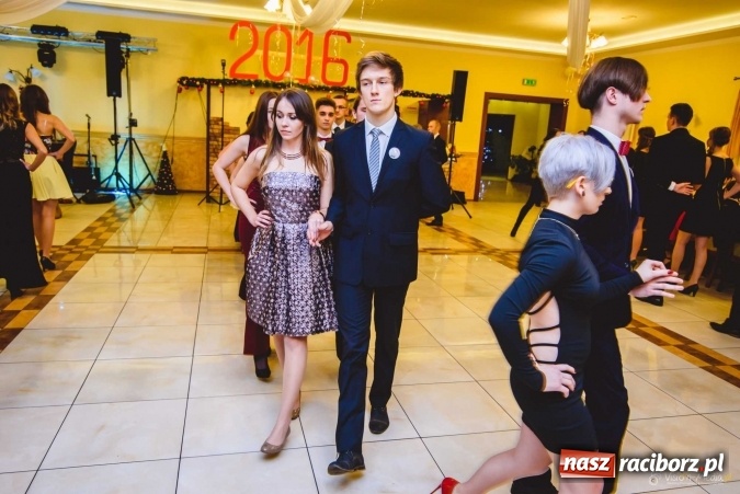 Zdjęcie w galerii na portalu naszraciborz.pl: Pierwsza studniówka Mechanika - trzy klasy bawiły się w Pogrzebieniu FOTO I WIDEO wiadomości z regionu