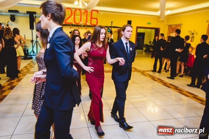 Zdjęcie w galerii na portalu naszraciborz.pl: Pierwsza studniówka Mechanika - trzy klasy bawiły się w Pogrzebieniu FOTO I WIDEO wiadomości z regionu