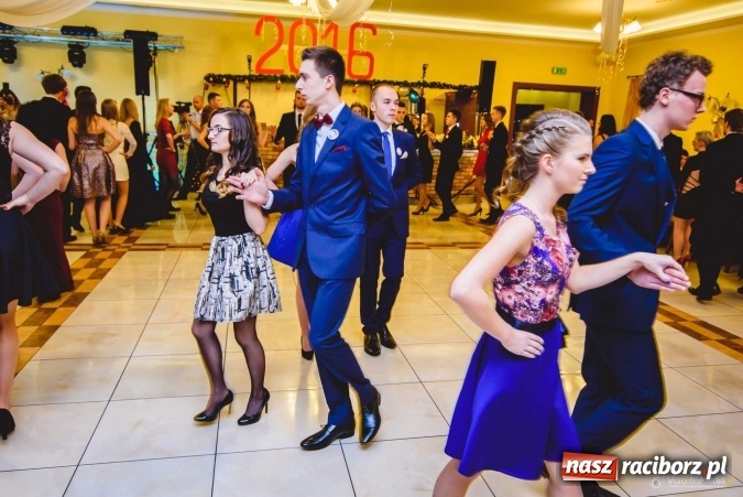 Zdjęcie w galerii na portalu naszraciborz.pl: Pierwsza studniówka Mechanika - trzy klasy bawiły się w Pogrzebieniu FOTO I WIDEO wiadomości z regionu