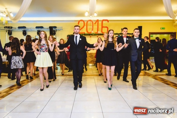 Zdjęcie w galerii na portalu naszraciborz.pl: Pierwsza studniówka Mechanika - trzy klasy bawiły się w Pogrzebieniu FOTO I WIDEO wiadomości z regionu