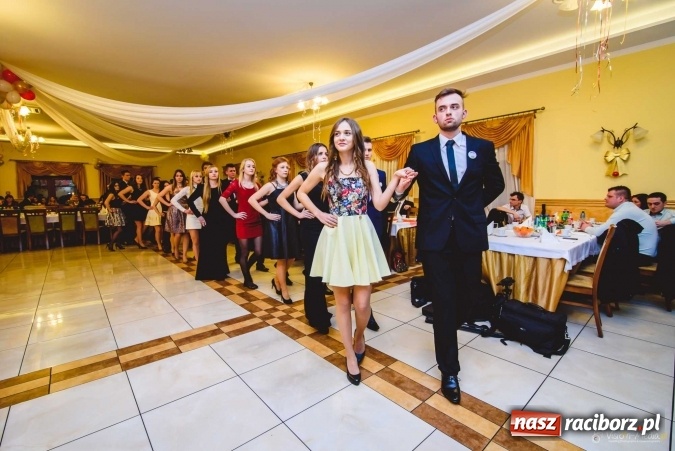 Zdjęcie w galerii na portalu naszraciborz.pl: Pierwsza studniówka Mechanika - trzy klasy bawiły się w Pogrzebieniu FOTO I WIDEO wiadomości z regionu