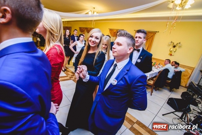 Zdjęcie w galerii na portalu naszraciborz.pl: Pierwsza studniówka Mechanika - trzy klasy bawiły się w Pogrzebieniu FOTO I WIDEO wiadomości z regionu