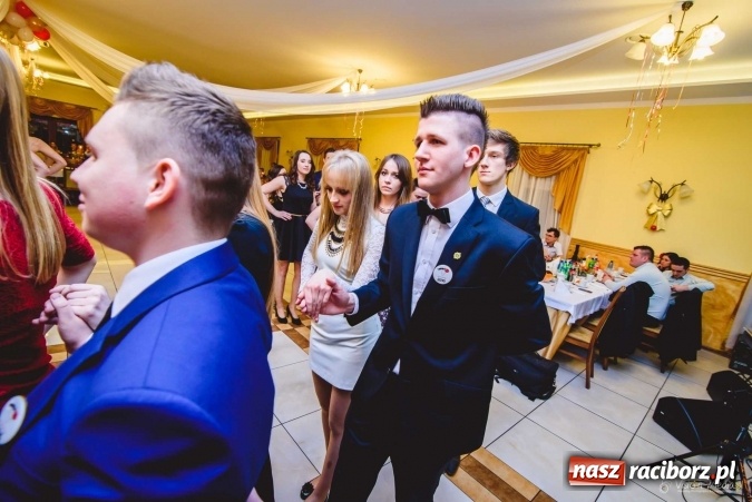 Zdjęcie w galerii na portalu naszraciborz.pl: Pierwsza studniówka Mechanika - trzy klasy bawiły się w Pogrzebieniu FOTO I WIDEO wiadomości z regionu