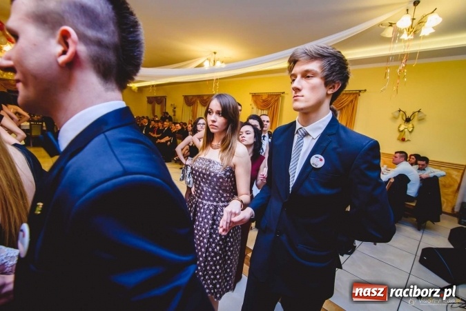 Zdjęcie w galerii na portalu naszraciborz.pl: Pierwsza studniówka Mechanika - trzy klasy bawiły się w Pogrzebieniu FOTO I WIDEO wiadomości z regionu