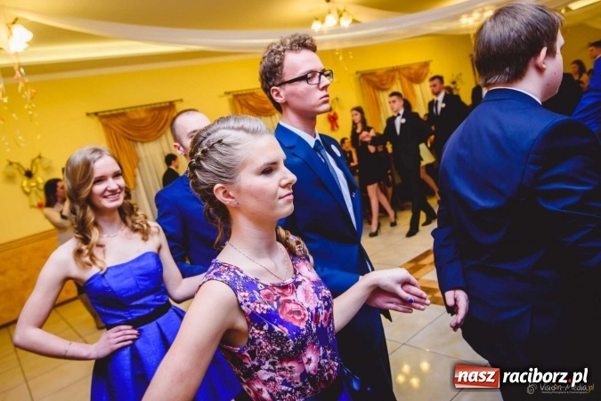 Zdjęcie w galerii na portalu naszraciborz.pl: Pierwsza studniówka Mechanika - trzy klasy bawiły się w Pogrzebieniu FOTO I WIDEO wiadomości z regionu