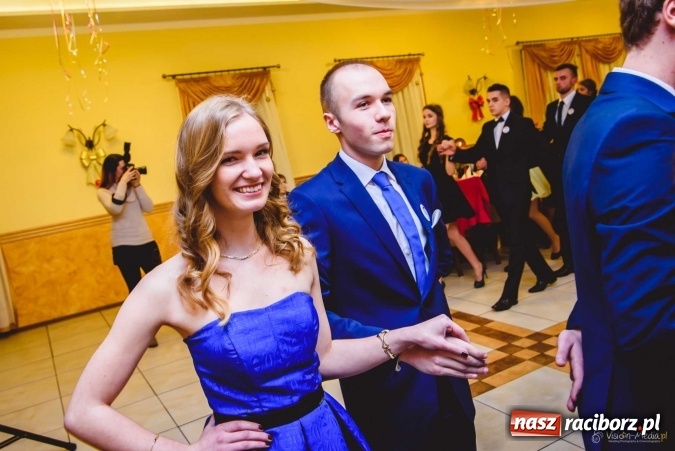 Zdjęcie w galerii na portalu naszraciborz.pl: Pierwsza studniówka Mechanika - trzy klasy bawiły się w Pogrzebieniu FOTO I WIDEO wiadomości z regionu