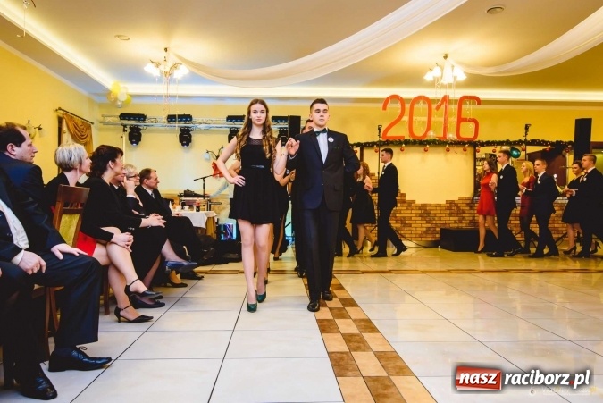 Zdjęcie w galerii na portalu naszraciborz.pl: Pierwsza studniówka Mechanika - trzy klasy bawiły się w Pogrzebieniu FOTO I WIDEO wiadomości z regionu