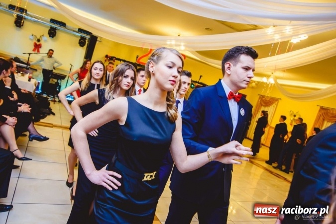 Zdjęcie w galerii na portalu naszraciborz.pl: Pierwsza studniówka Mechanika - trzy klasy bawiły się w Pogrzebieniu FOTO I WIDEO wiadomości z regionu