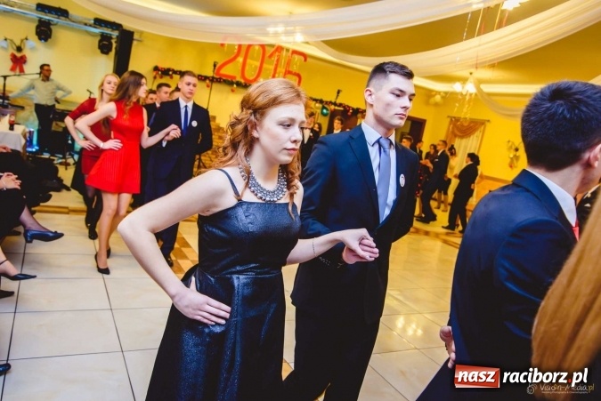 Zdjęcie w galerii na portalu naszraciborz.pl: Pierwsza studniówka Mechanika - trzy klasy bawiły się w Pogrzebieniu FOTO I WIDEO wiadomości z regionu