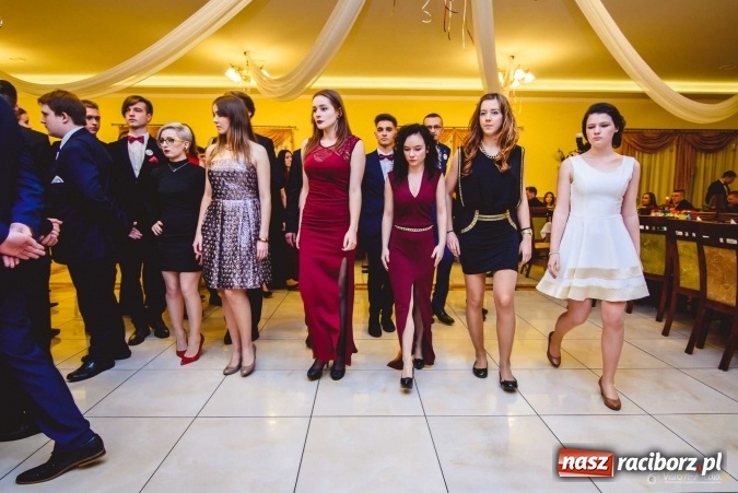 Zdjęcie w galerii na portalu naszraciborz.pl: Pierwsza studniówka Mechanika - trzy klasy bawiły się w Pogrzebieniu FOTO I WIDEO wiadomości z regionu