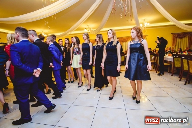 Zdjęcie w galerii na portalu naszraciborz.pl: Pierwsza studniówka Mechanika - trzy klasy bawiły się w Pogrzebieniu FOTO I WIDEO wiadomości z regionu