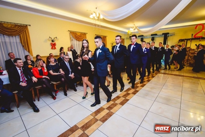 Zdjęcie w galerii na portalu naszraciborz.pl: Pierwsza studniówka Mechanika - trzy klasy bawiły się w Pogrzebieniu FOTO I WIDEO wiadomości z regionu