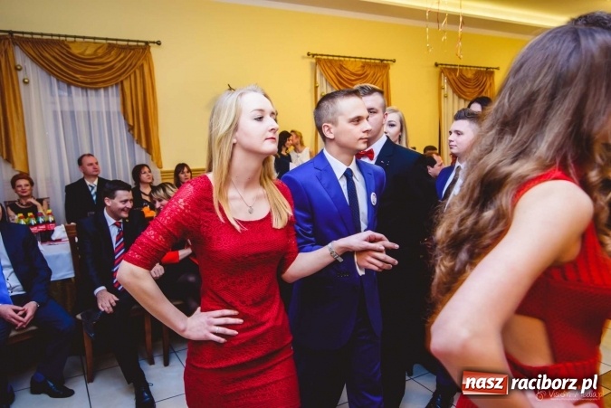 Zdjęcie w galerii na portalu naszraciborz.pl: Pierwsza studniówka Mechanika - trzy klasy bawiły się w Pogrzebieniu FOTO I WIDEO wiadomości z regionu