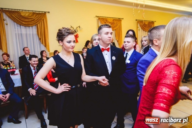 Zdjęcie w galerii na portalu naszraciborz.pl: Pierwsza studniówka Mechanika - trzy klasy bawiły się w Pogrzebieniu FOTO I WIDEO wiadomości z regionu