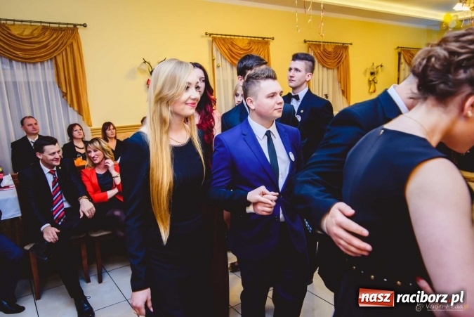 Zdjęcie w galerii na portalu naszraciborz.pl: Pierwsza studniówka Mechanika - trzy klasy bawiły się w Pogrzebieniu FOTO I WIDEO wiadomości z regionu