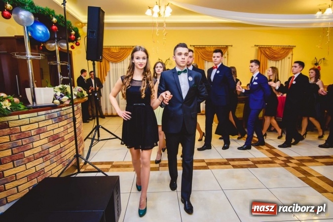 Zdjęcie w galerii na portalu naszraciborz.pl: Pierwsza studniówka Mechanika - trzy klasy bawiły się w Pogrzebieniu FOTO I WIDEO wiadomości z regionu