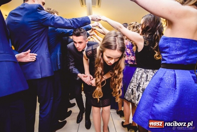 Zdjęcie w galerii na portalu naszraciborz.pl: Pierwsza studniówka Mechanika - trzy klasy bawiły się w Pogrzebieniu FOTO I WIDEO wiadomości z regionu