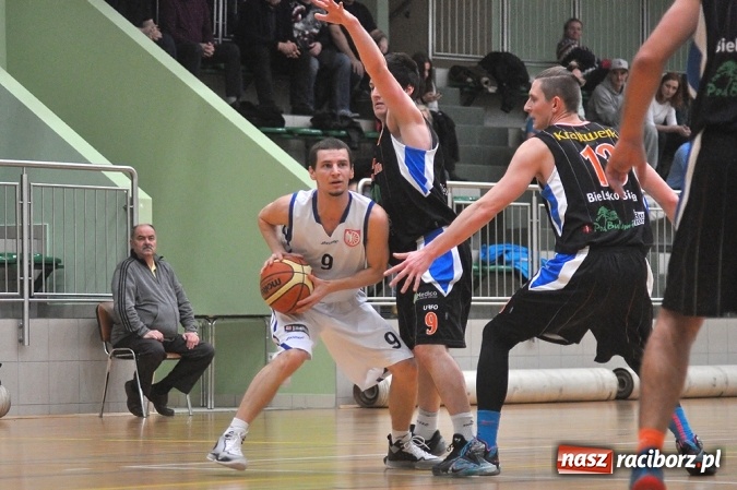 Zdjęcie w galerii na portalu naszraciborz.pl: Nieudany początek roku koszykarzy Ofensywy wiadomości z regionu