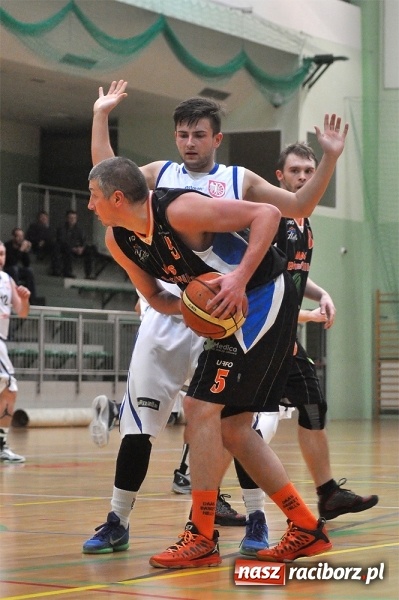 Zdjęcie w galerii na portalu naszraciborz.pl: Nieudany początek roku koszykarzy Ofensywy wiadomości z regionu