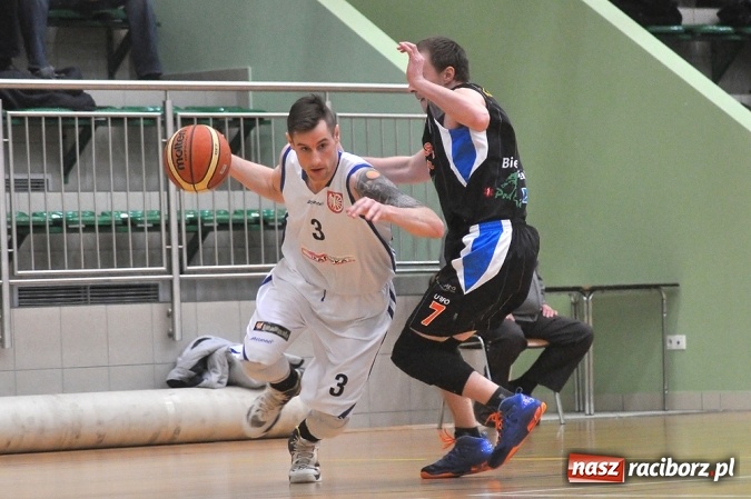Zdjęcie w galerii na portalu naszraciborz.pl: Nieudany początek roku koszykarzy Ofensywy wiadomości z regionu